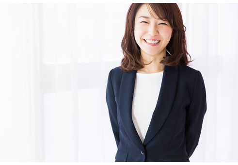 老舗デパートでエレベーターアテンダント／接客・案内