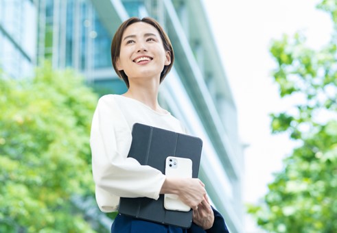 外出多めの売買営業サポート事務／行政・資料調査＆接客